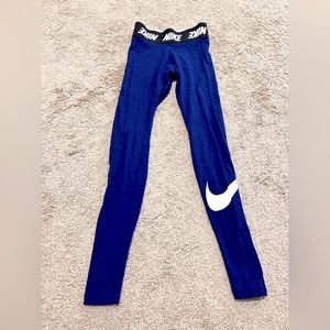 Women’s Nike knit leggings. Navy blue. Size XS.